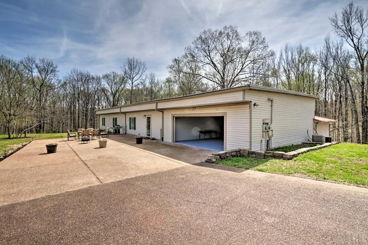 Quiet Memphis Home On 20 Acres 10 Mi To Downtown! Casa vacanze