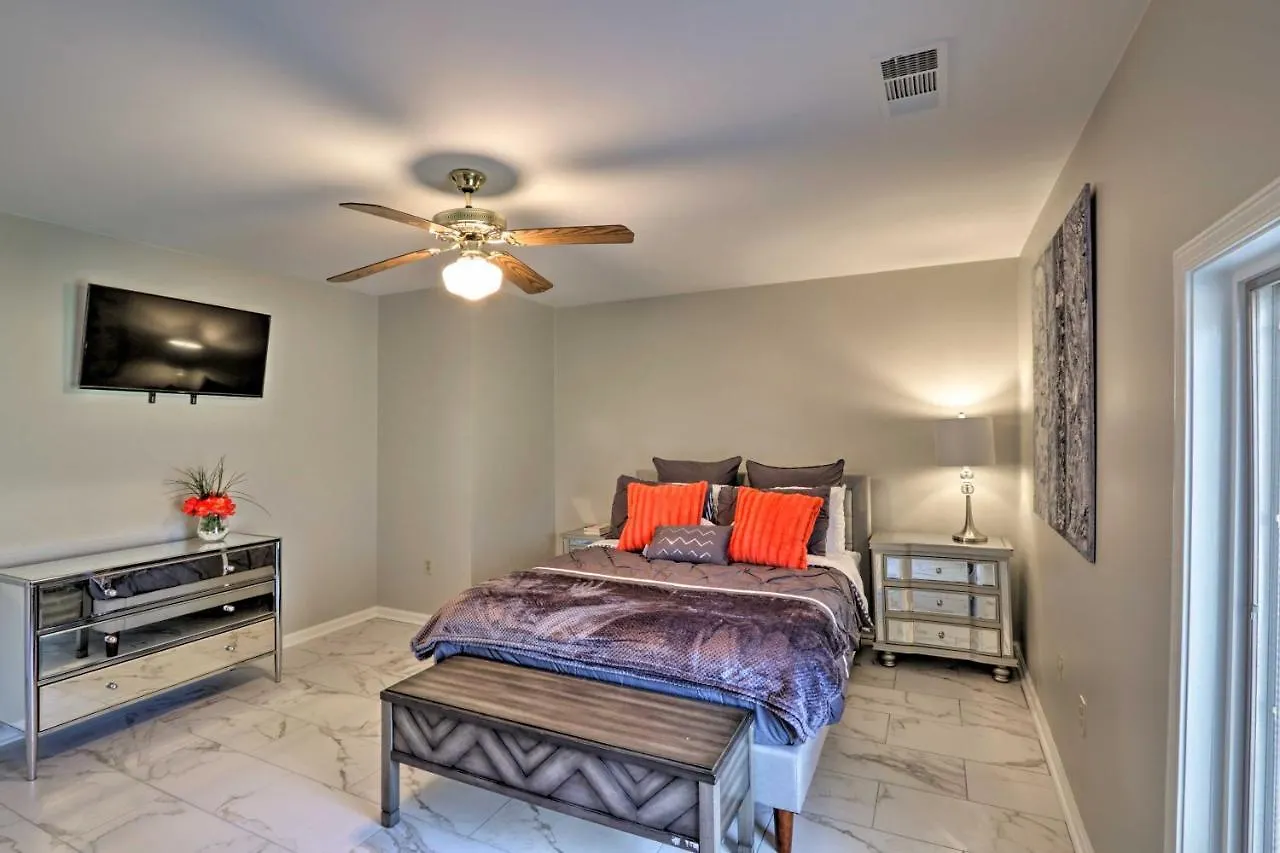 Quiet Memphis Home On 20 Acres 10 Mi To Downtown!